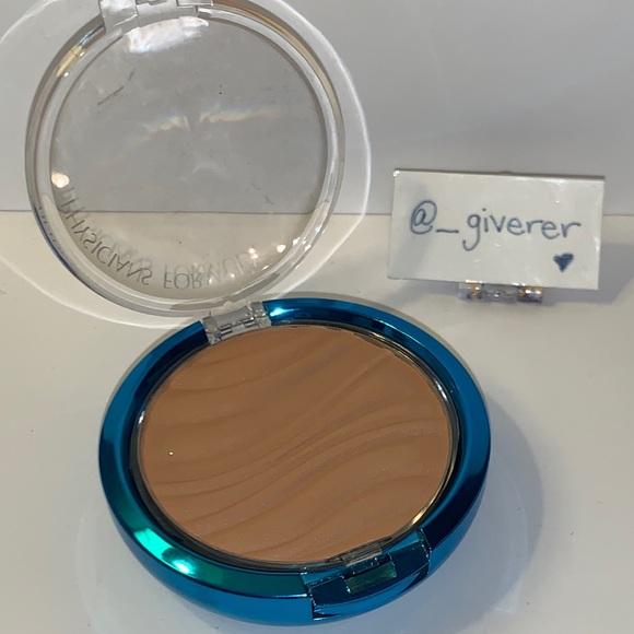 Light Bronzer Mineral Airbrushing Bronzer - Picture 4 of 13